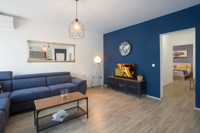 Three bedrooms apartment, modern and attractive - Image 1