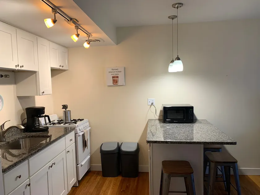 Farwell 207 - East Side Milwaukee - Image 1