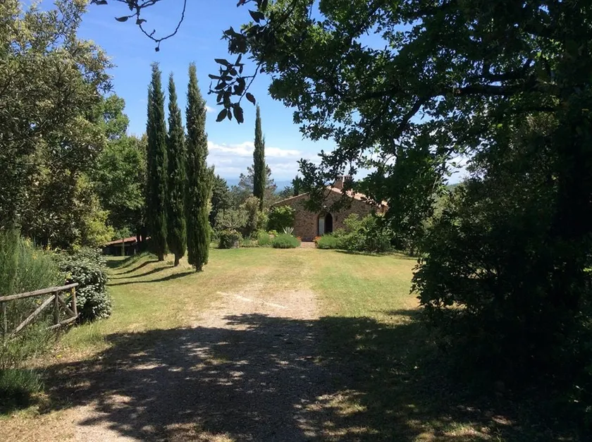 19th century farmhouse on a hill between magical valleys and Sienese hills - Image 1