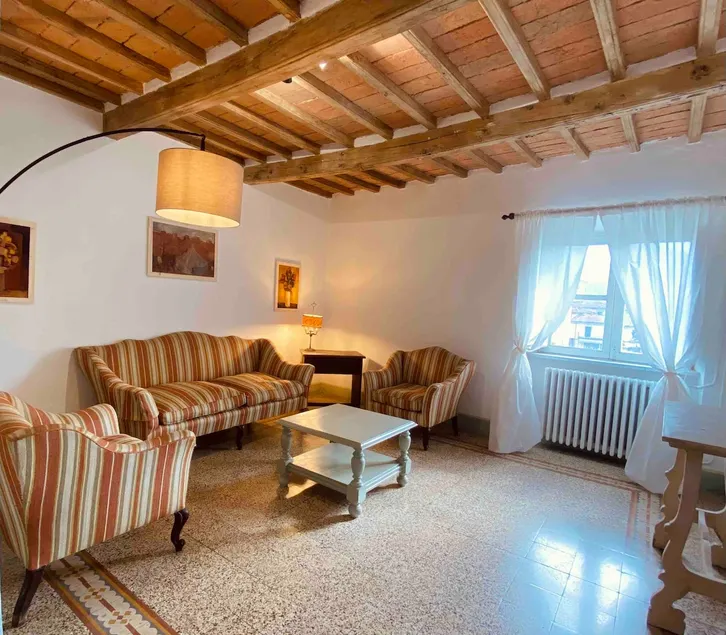 Apartment in the historic center overlooking the river - Image 1