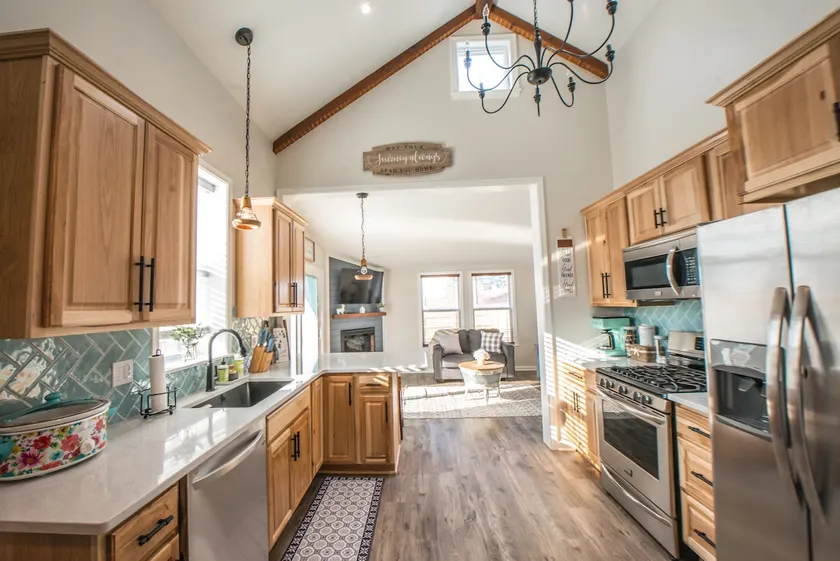 KING BED! Brand New! Fabulous & Fresh Farmhouse! - Image 1