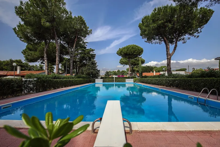 Villa in park with swimming pool (open 6/15-9/15) Paestum - Image 1