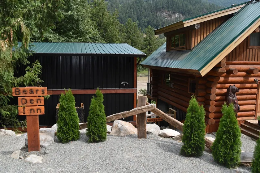 Bears Den Inn (on the Fraser) - Image 1
