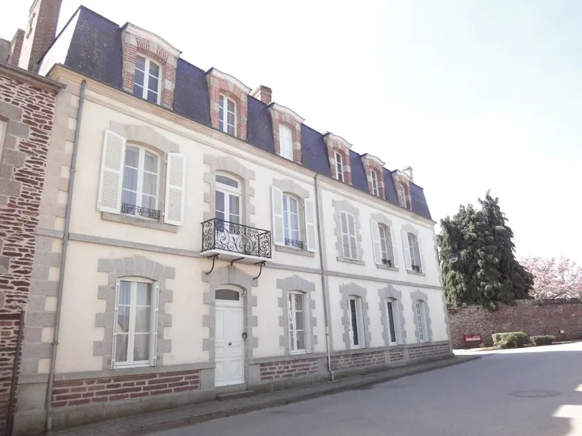 Beautiful Building in Brocéliande - Image 1