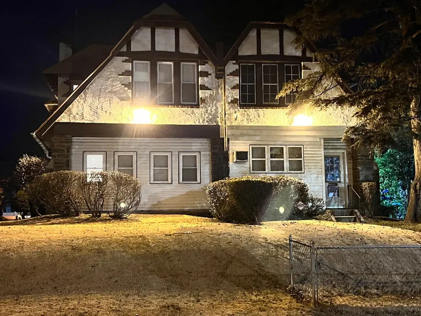 Lovely Mt. Airy Two Bedroom Apartment - Image 1