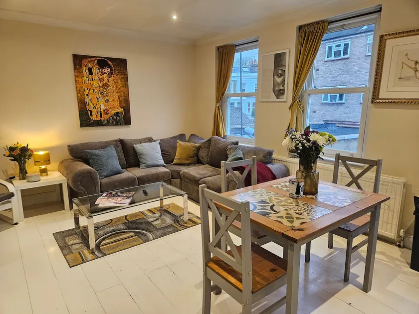 Lovely apartment in Barnes and garage - Image 1