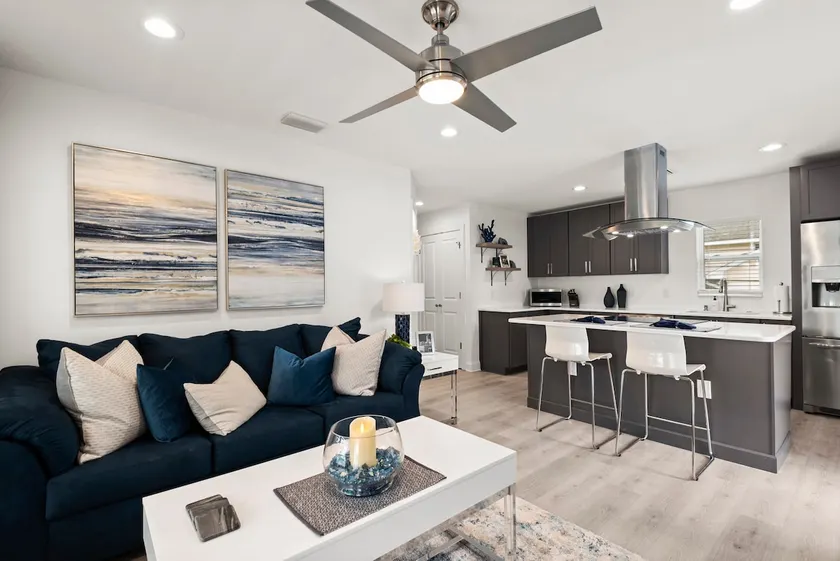 Luxe Apartment - Partial Water View - XL Balcony - Image 1