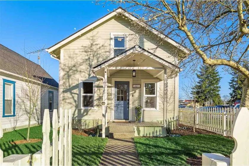 Vintage Trail House in Historic Downtown Snohomish- 3 bed 2 bath home - Image 1