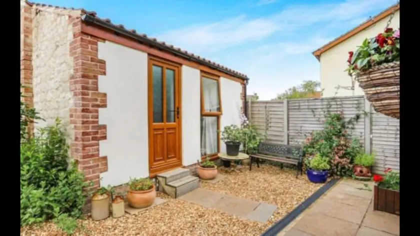 Private Detached Annex in Isleham  - Image 1