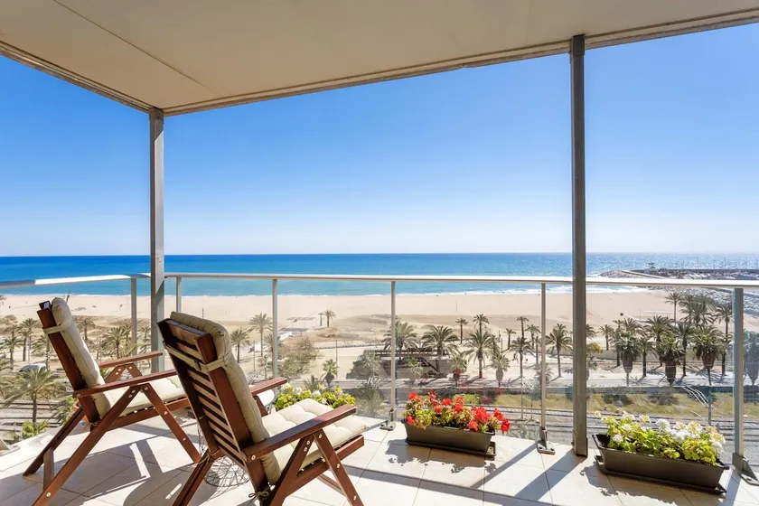 Visit Barcelona but .... stay at the beach !!! - Image 1
