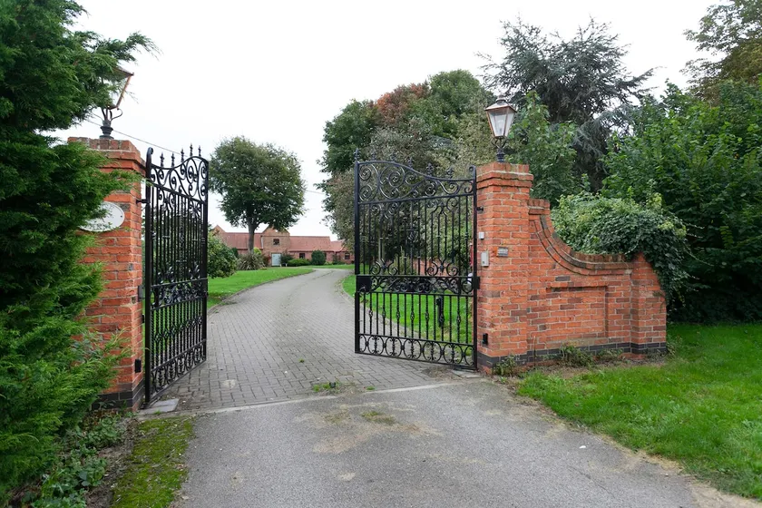 Garden cottage - Image 1