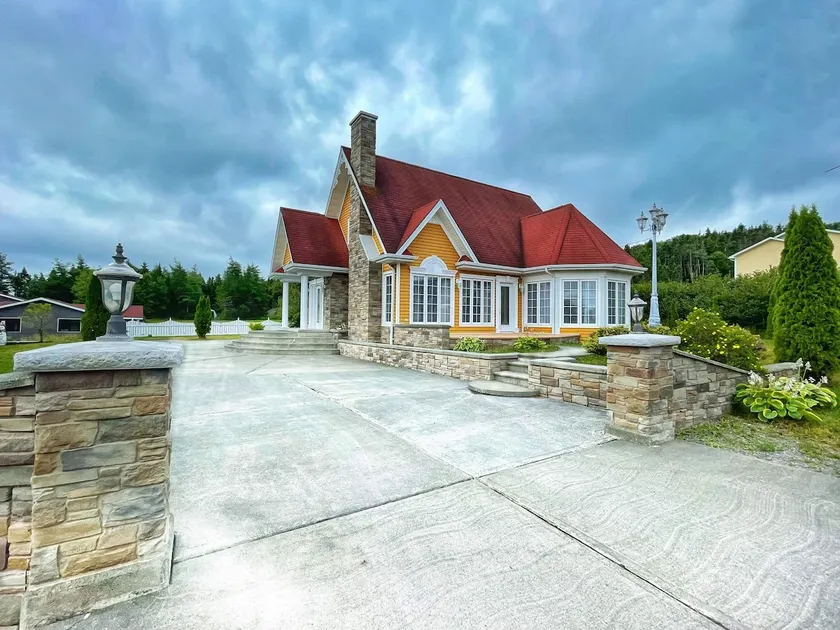 The Picture Book Victorian House - Image 1