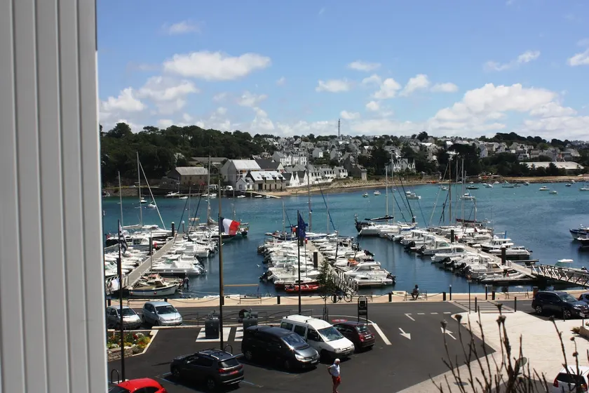 Port d'Audierne, return from the market, T2 on the port - Image 1