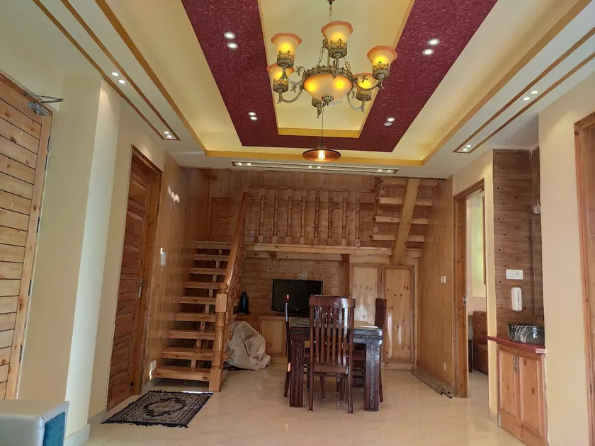 PALACE ON Woods 4bhk - Image 1