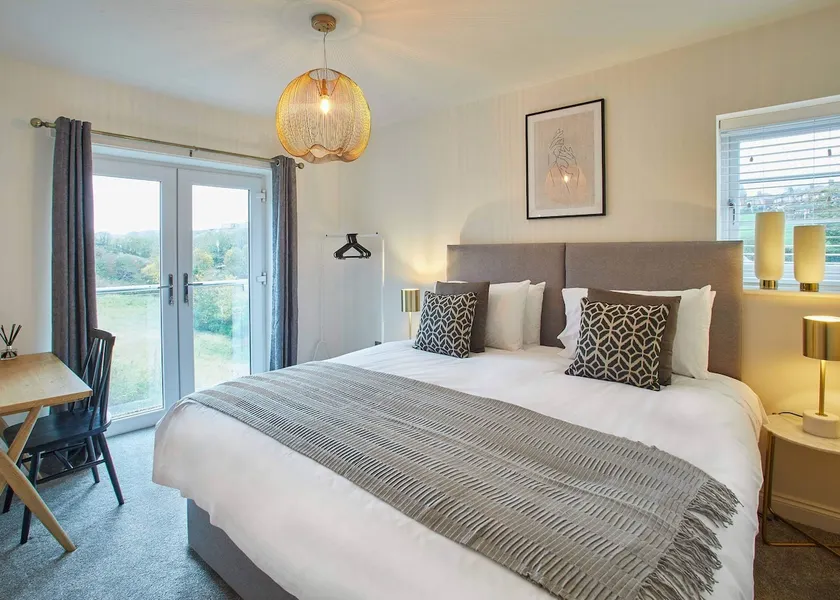 Host & Stay - Hoggarths Retreat - Image 1