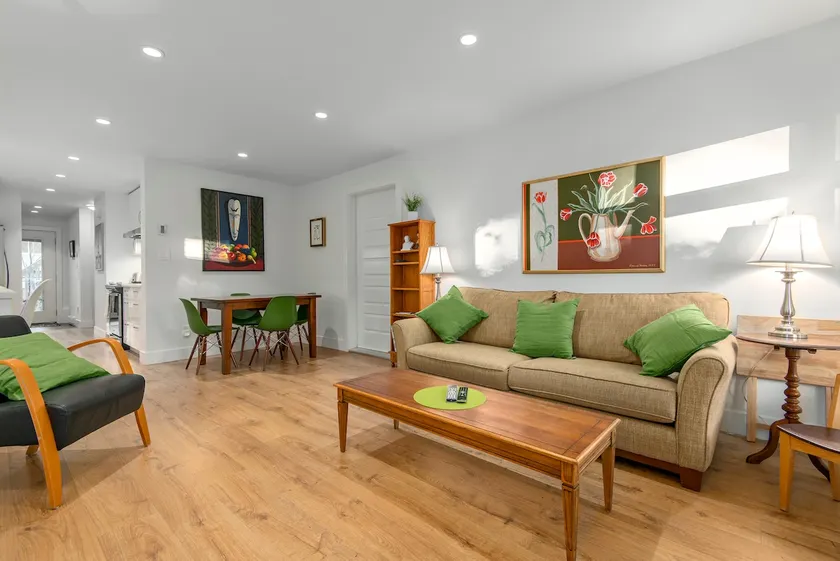 2 bedrm Garden suite in Kitsilano , 5 ppl - Image 1