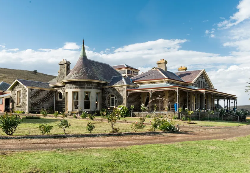 Coragulac House Cottages - Image 1