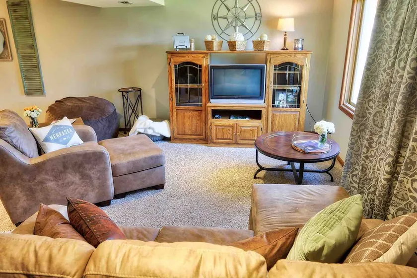 Traveler's Basement Hideaway near Offutt - Image 1