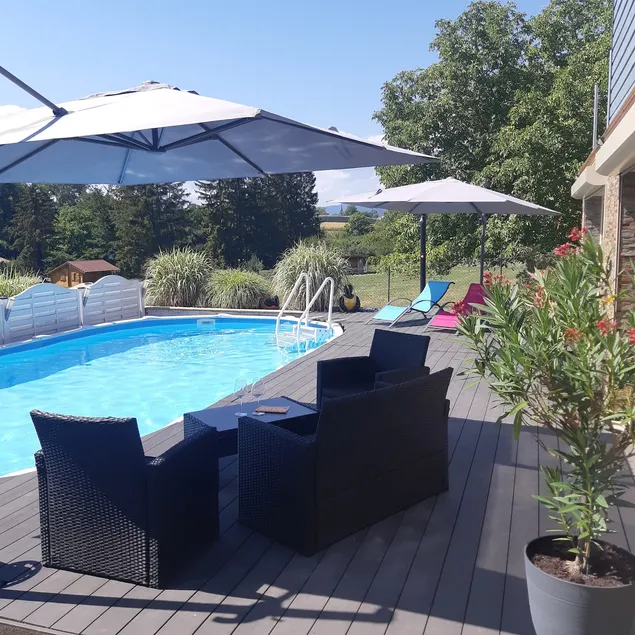 Cozy suite for total relaxation by the pool - Image 1