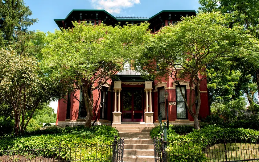 The Loeb House: Historic Enchantment Awaits - Image 1