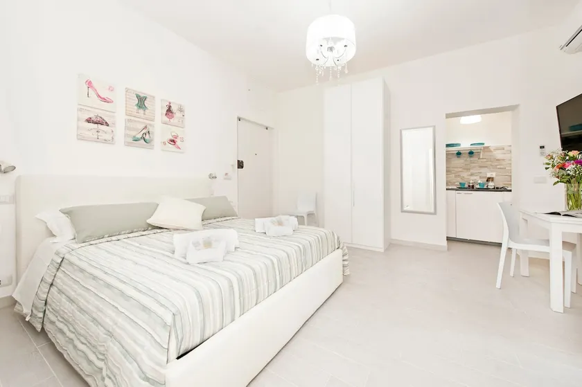 White Flat Termini - Image 1