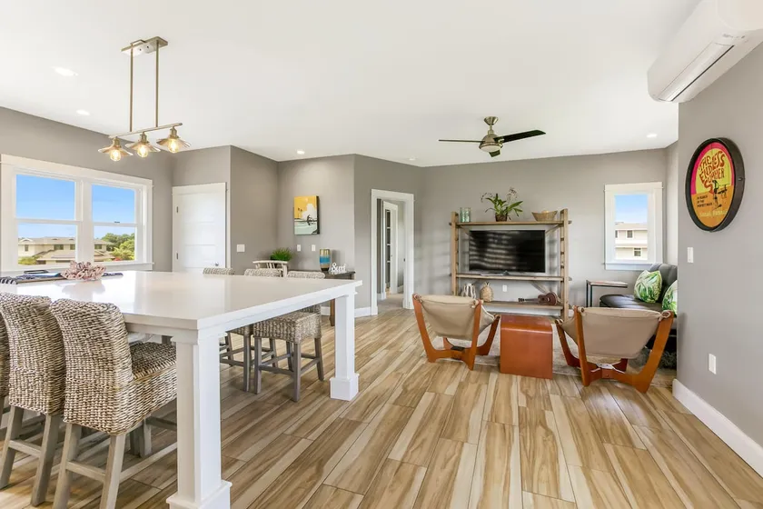 Luxury Beach Cottage, Sleep 4, Game Rm, Near Shops - Image 1