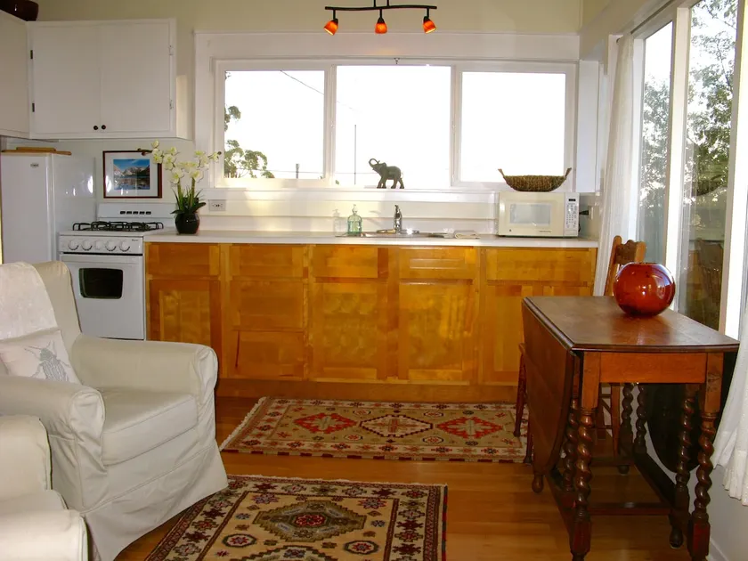 Cozy Redwood Cottage - Image 1