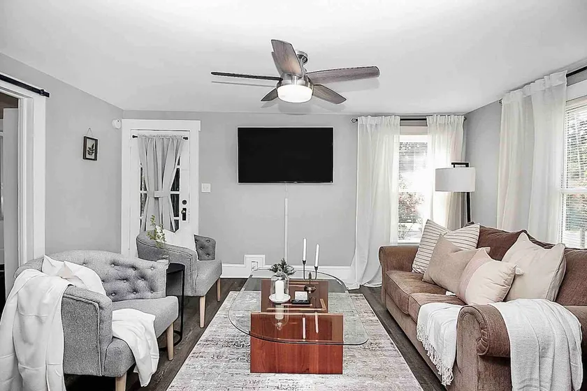 Blue Cottage | 2BR | Downtown + Workspace - Image 1