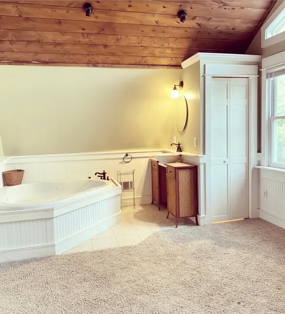 Spacious Home, Jacuzzi Tub in Master, Near MSU! - Image 1