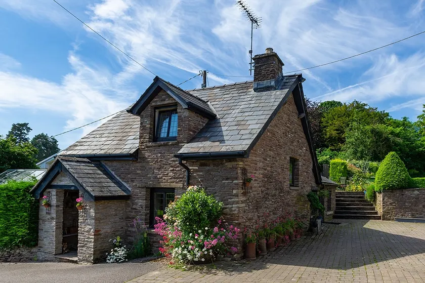 Luxury cottage, friendly local pub, on Offa’s Dyke - Image 1