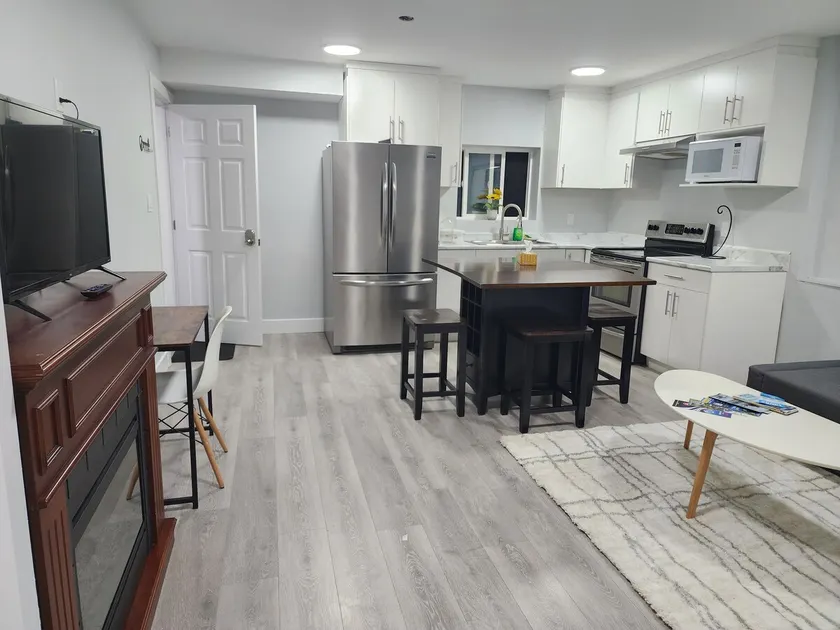 New 2-bedroom suite in a quiet neighborhood - Image 1