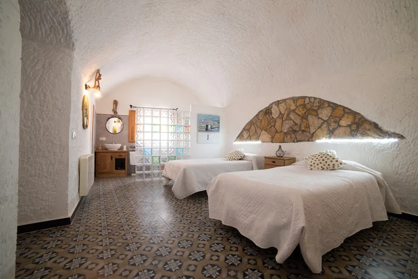 Cave-House, ”Live the experience” - Image 1