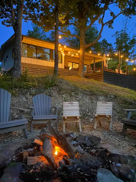 2-acre lakefront home with carriage house - Image 1