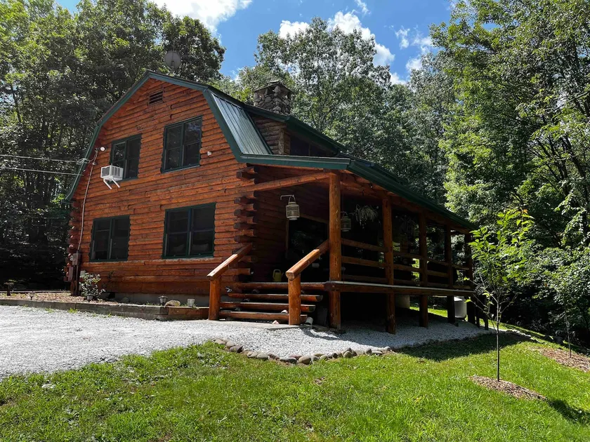 Cozy Log Cabin Getaway - Image 1