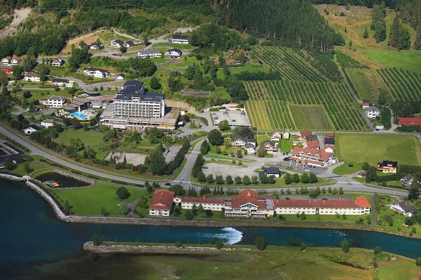 Close to fjords and mountains - Image 1