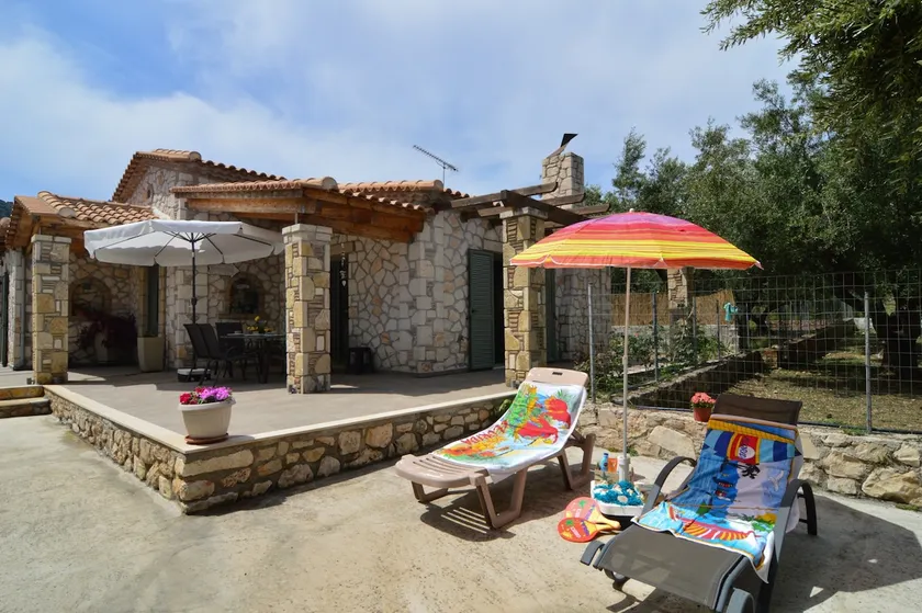 Villa Lobos (Labrini) - Image 1