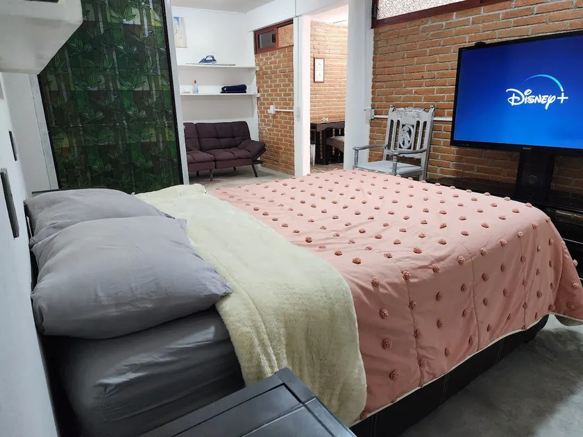 Independent ground floor suite - Image 1