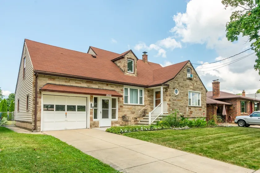 Parkside Estate, Niagara Falls, USA + Free Parking - Image 1