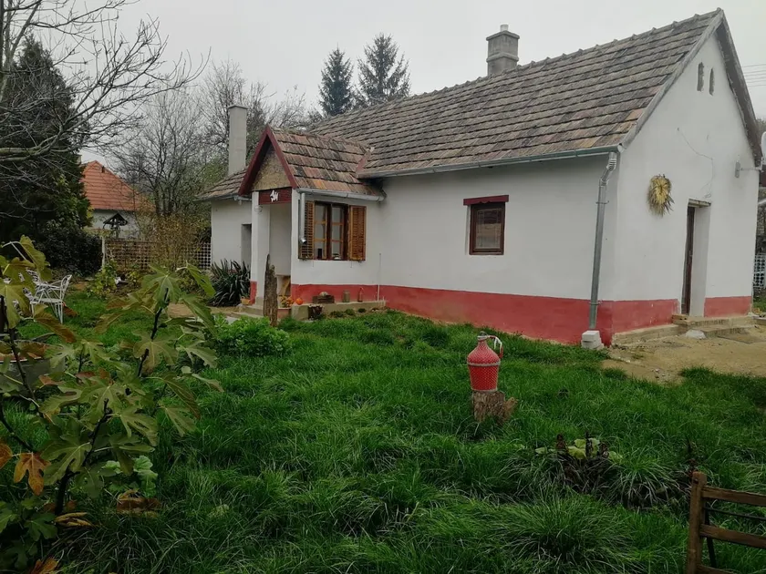 Organ house in Tekeny - Image 1