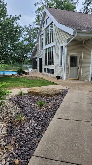 Private Cabin w/Pool on Lake Centralia, sleeps 12. - Image 1