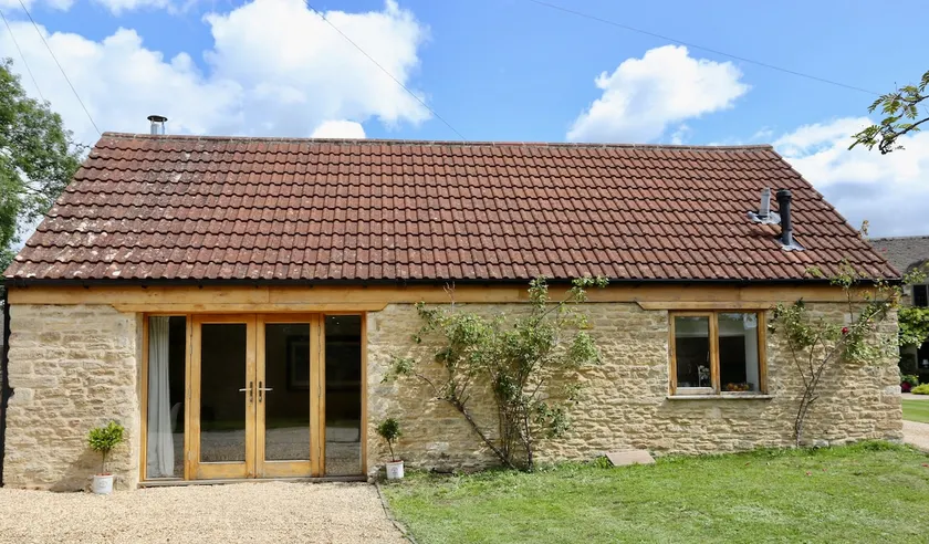 Converted barn in beautiful Cotswold Village - Image 1