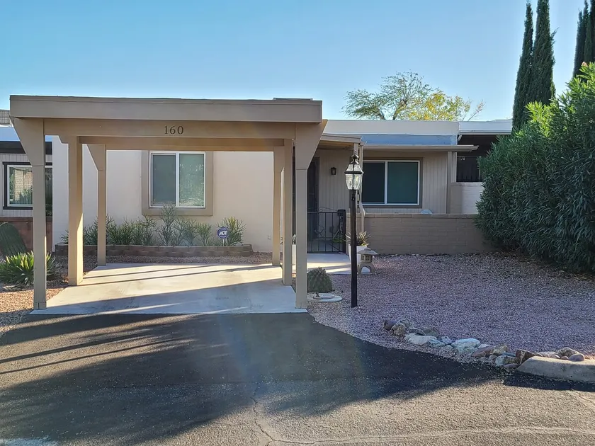 Desert retreat with amazing mountain views. - Image 1