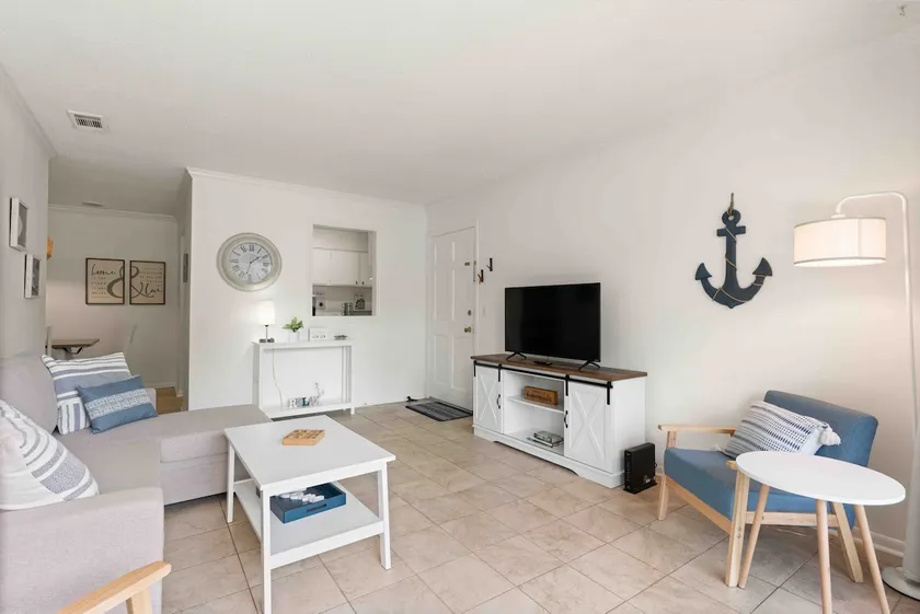 Delightful apartment near downtown. - Image 1