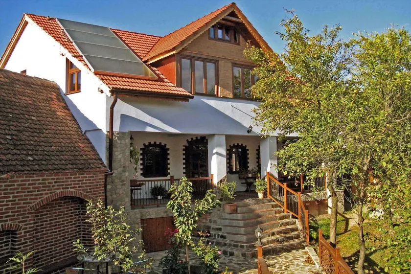 • CASA CRINA • Casa de vacaciones al pie de la Transilvania de los Cárpatos cerca de Sibiu - Image 1
