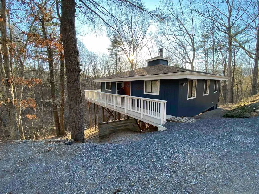 Cozy Cottage • Lake • Kayaking • Fishing - Image 1