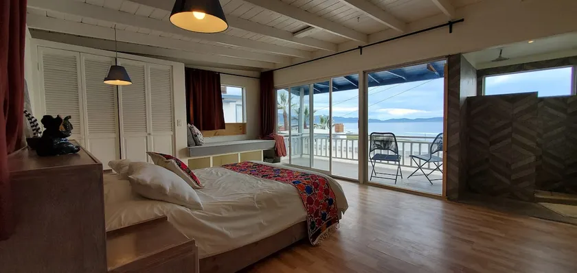 Casa Capitan - BEACHFRONT living - Image 1