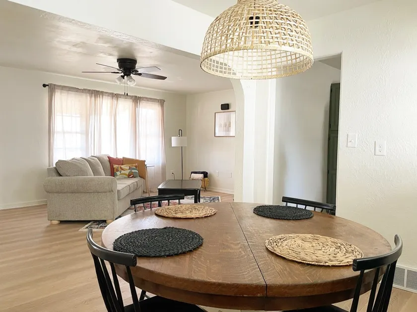 Boho Chic on Pine:2 King beds blocks from downtown - Image 1