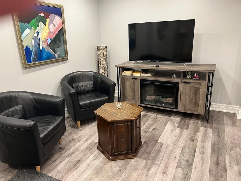 Rouge Basement · Sleeps 6 & Free Parking - Image 1