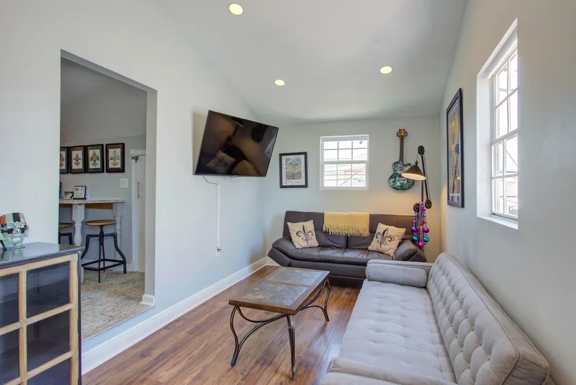 Charming Central 2BR | Courtyard | Pet Friendly - Image 1