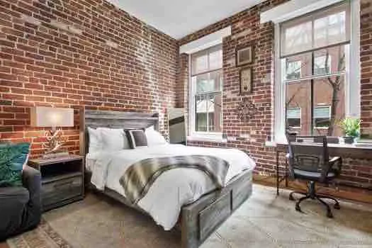Studio in Shockoe Bottom - Image 1